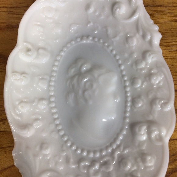 Vintage Fostoria Milk Glass “Jenny Lind” Cameo Dresser Dish - Picture 3 of 6